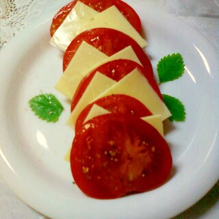 ☆*:・トマトとスライスチーズの盛り合わせ☆*:・